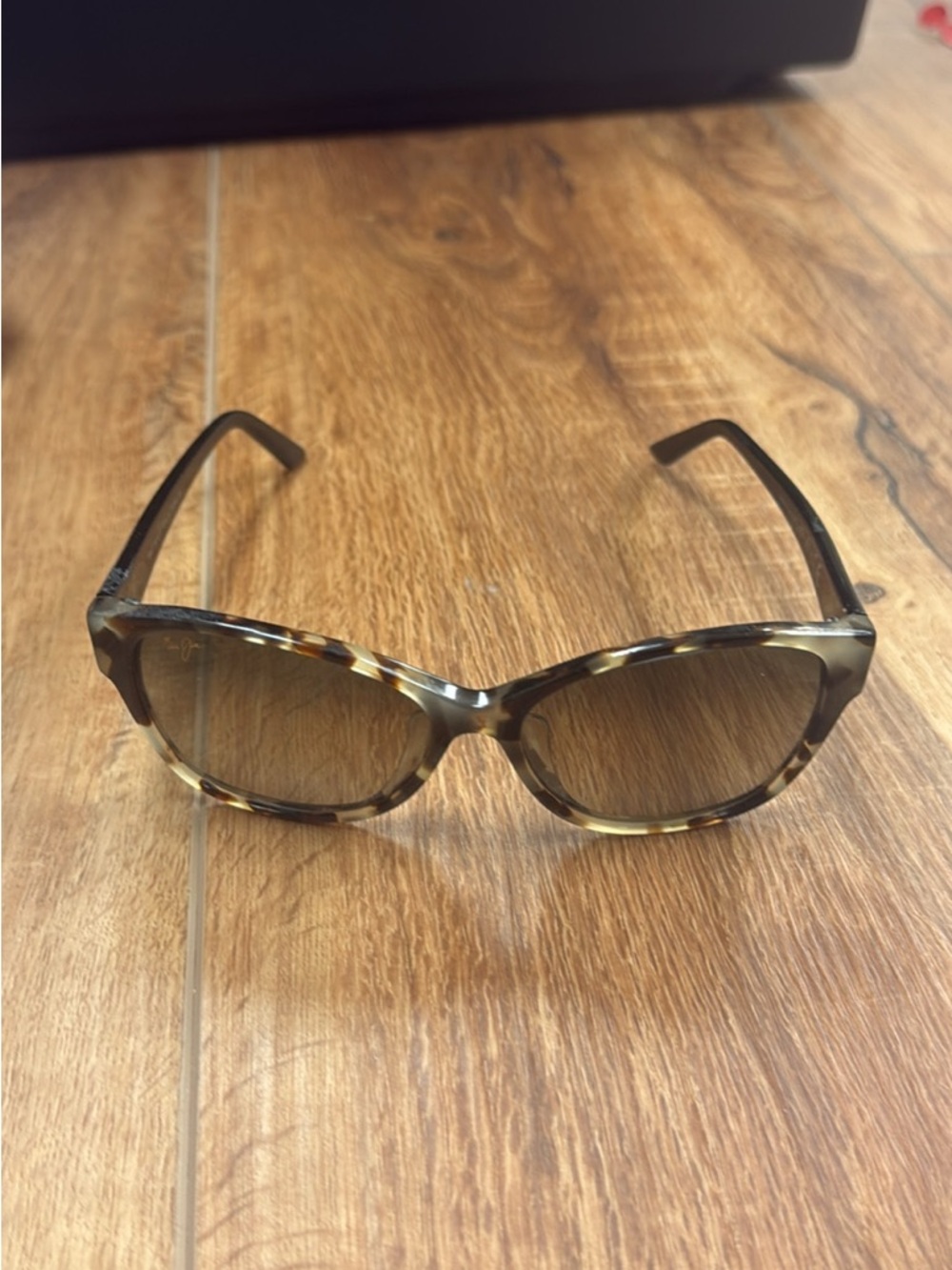 Maui Jim Tortoise Shell Sunglasses with Brown Gradient Lenses